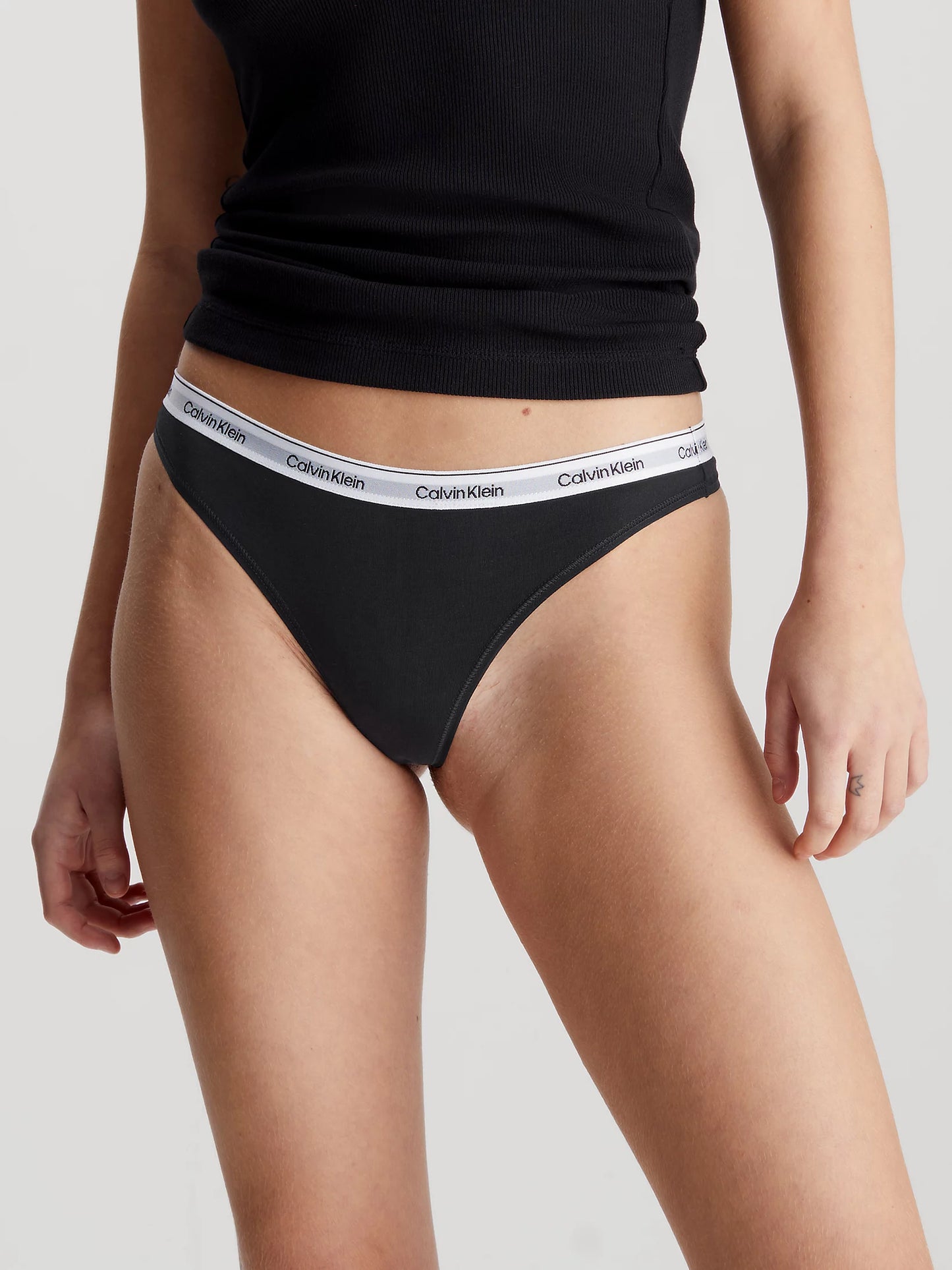 Pack 3 Tangas Cotton Strech negras con MODERN LOGO CALVIN KLEIN
