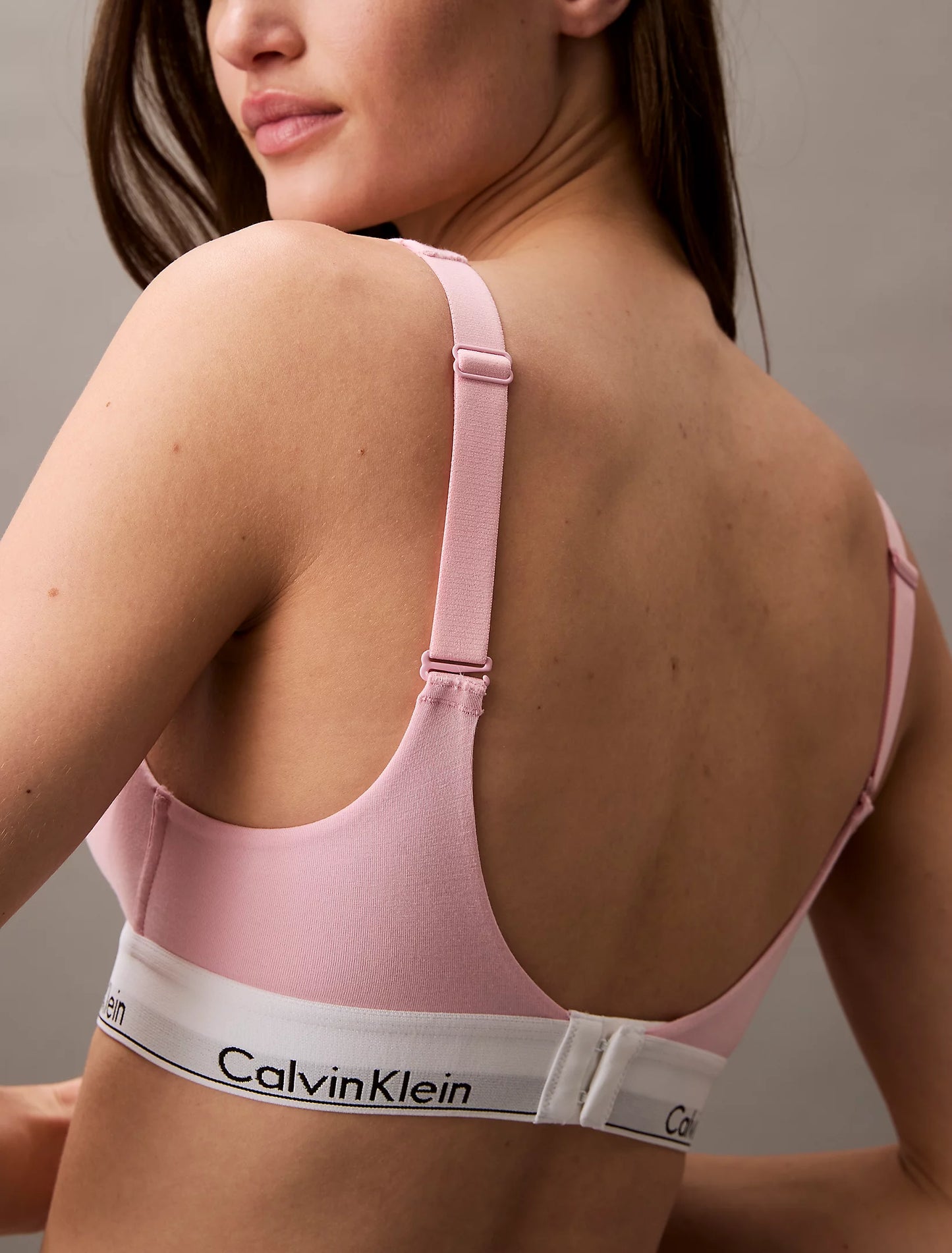 Top SIN AROS estilo deportivo tejido modal línea Icon Cotton Calvin Klein