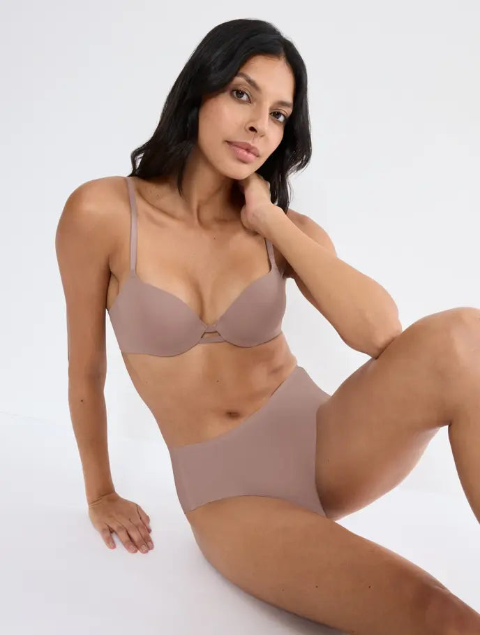 Sujetador con aro flexible y fino relleno colección Body Make up Illusion WHP EX Triumph