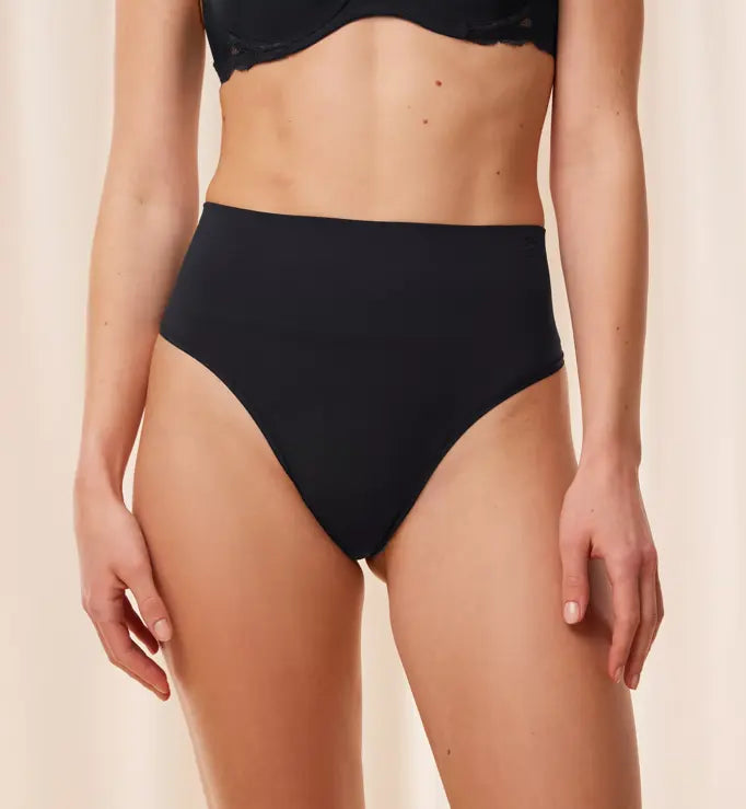 Faja TANGA Soft Sculpt sin costuras invisible control medio TRIUMPH
