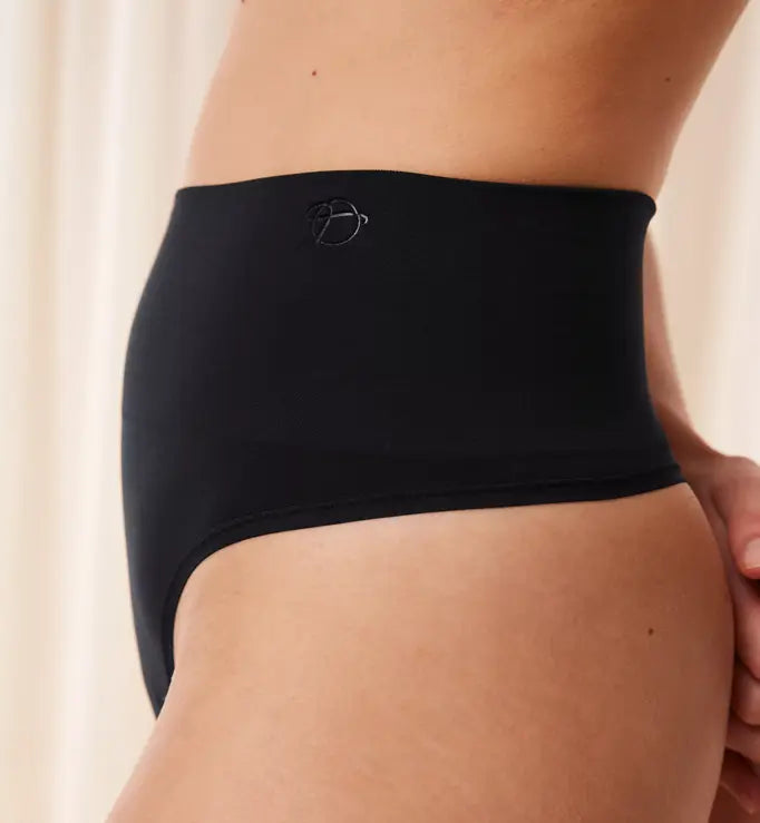 Faja TANGA Soft Sculpt sin costuras invisible control medio TRIUMPH