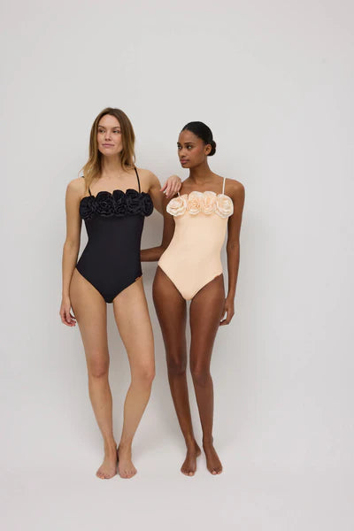 Bañador negro escote cuadrado copa B con aplique de flores YSABEL MORA