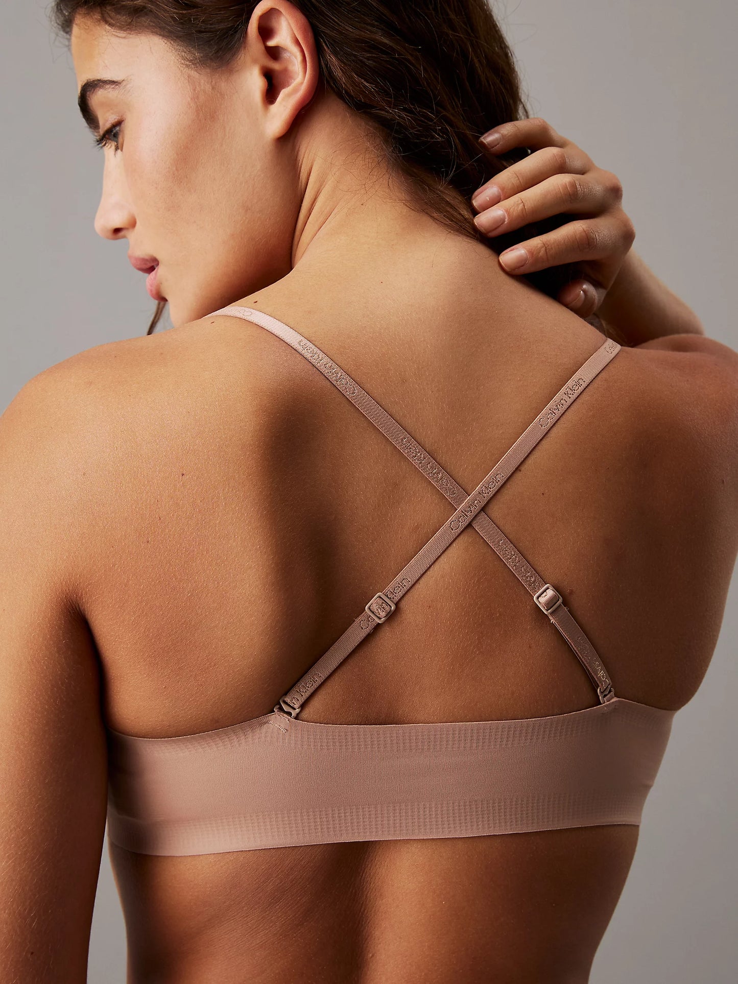 Bralette invisible sin aros con relleno extraible Lightly Lined CALVIN KLEIN