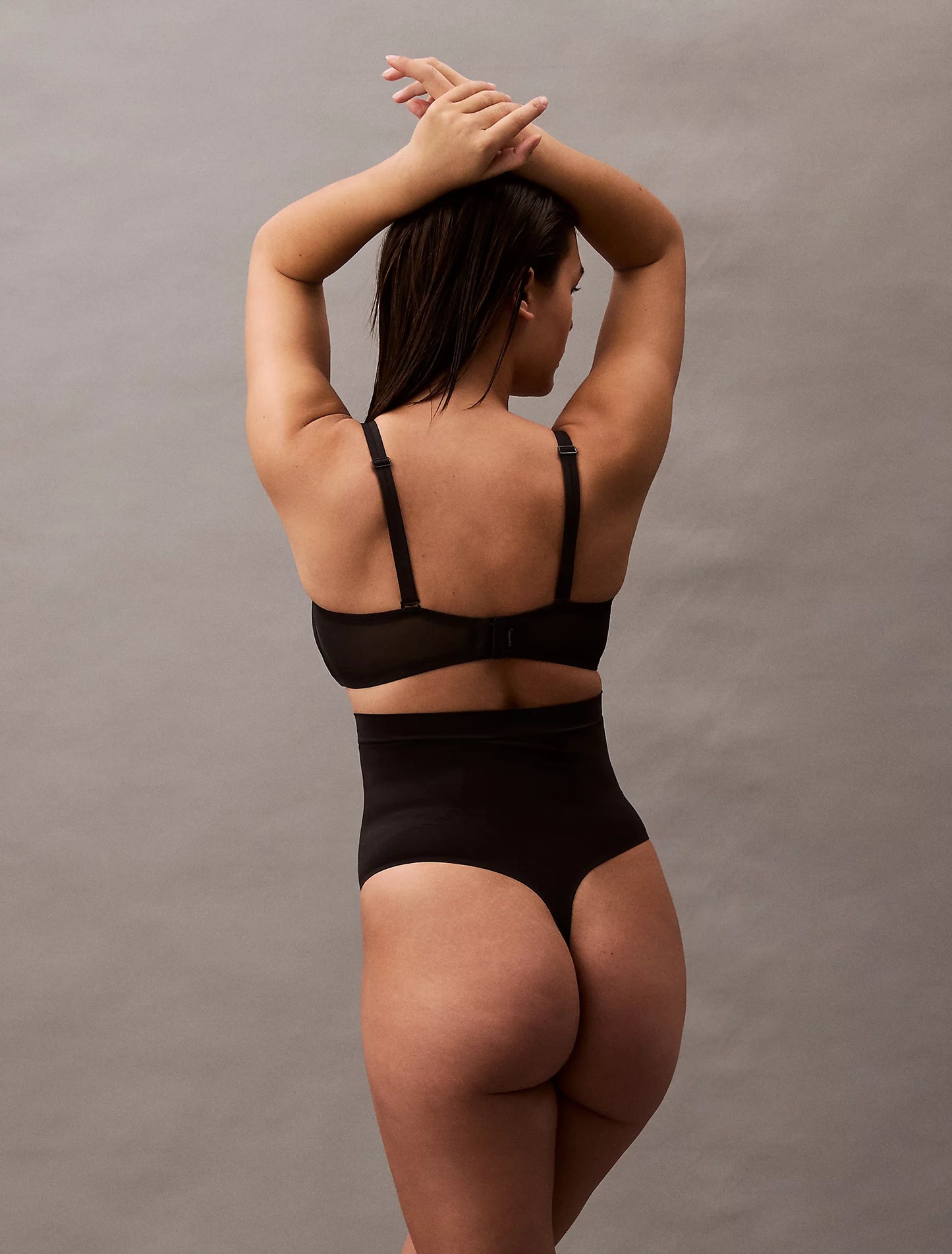 Faja TANGA de talle alto con CONTROL FUERTE sin costuras CALVIN KLEIN