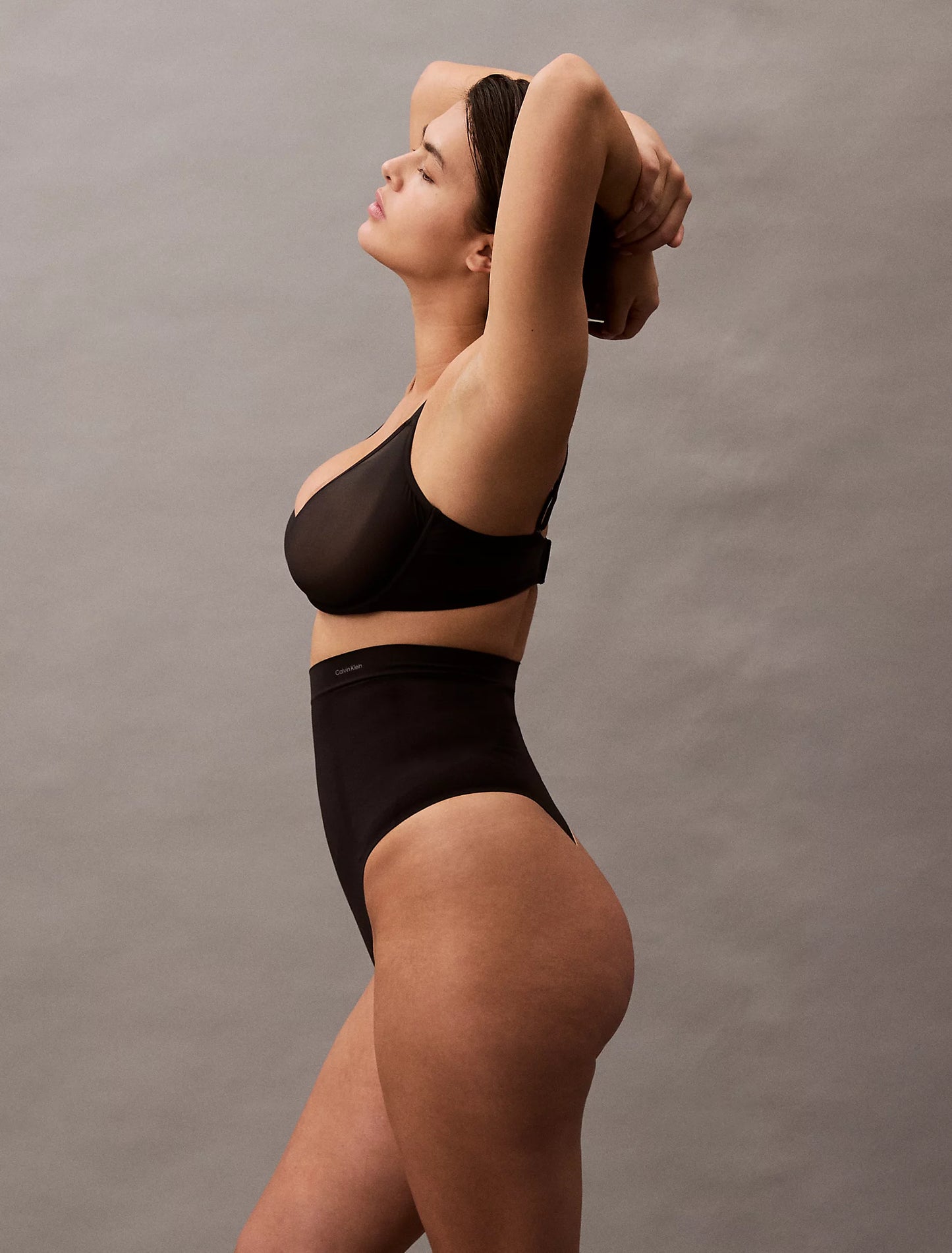 Faja TANGA de talle alto con CONTROL FUERTE sin costuras CALVIN KLEIN