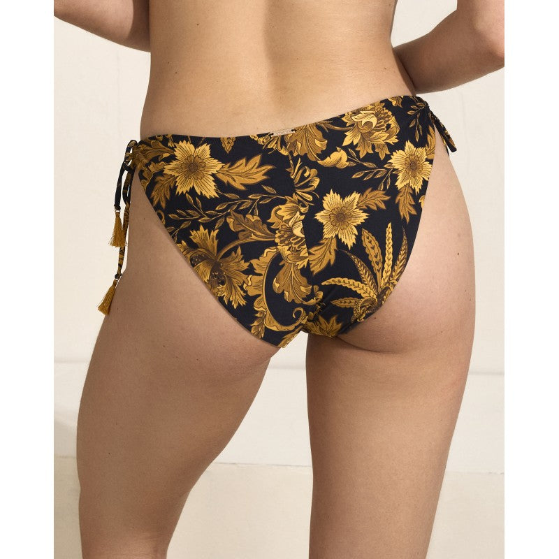 Braga bikini atada en los laterales COMBINABLE estampado Acanthus Pilar Rubio ocre sobre negro SELMARK