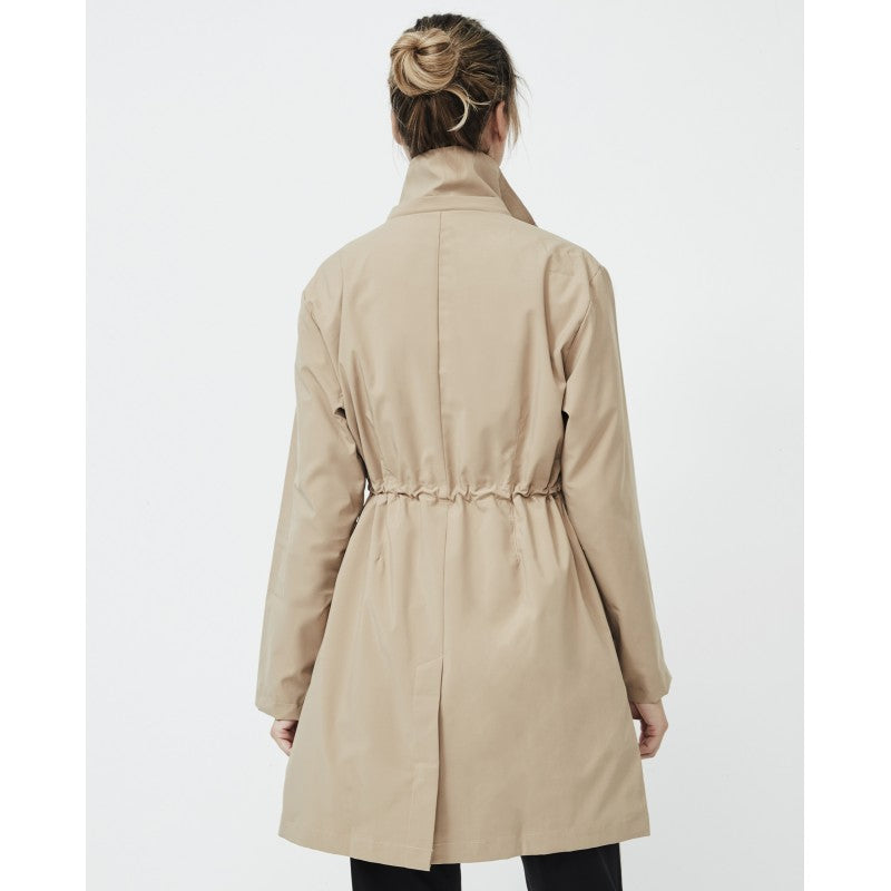 Chaqueta cortavientos camel colección Pilar Rubio para Selmark