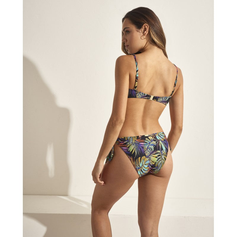 Sujetador bikini con aros y fino foam COMBINABLE estampado tropical sobre fondo negro SELMARK Copas B-C