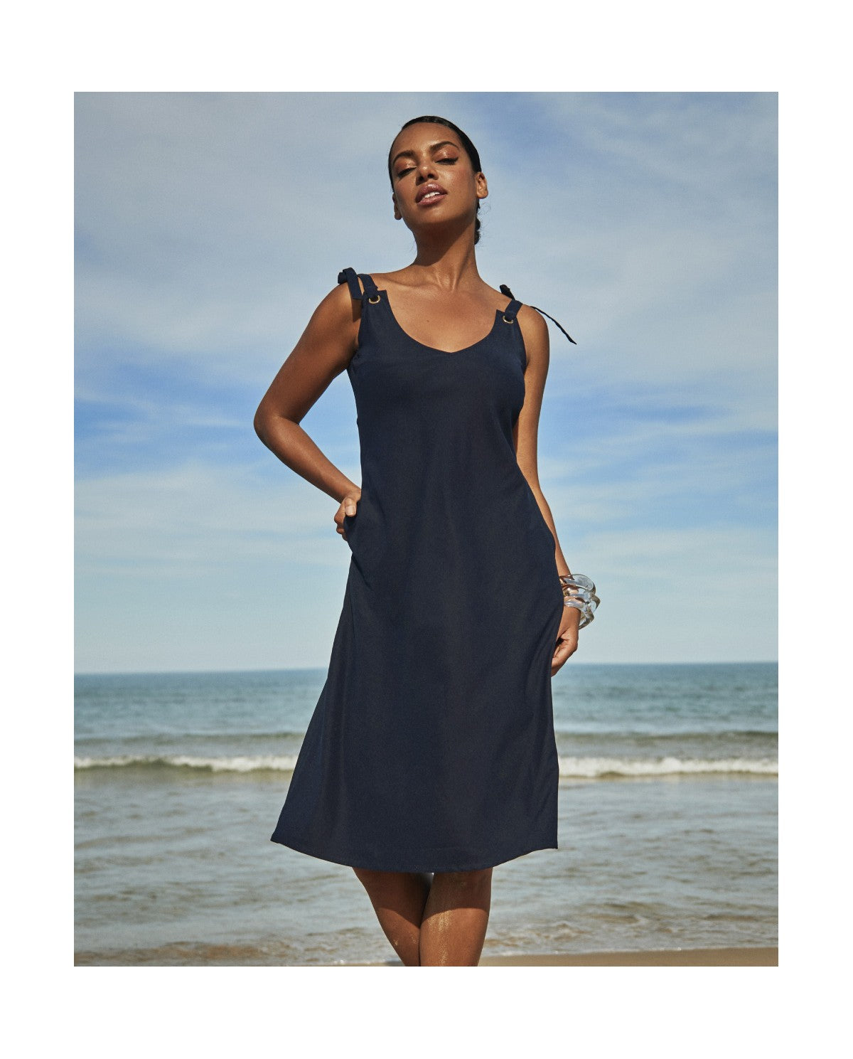 Vestido midi con tirante ancho y anillas insertadas SELMARK