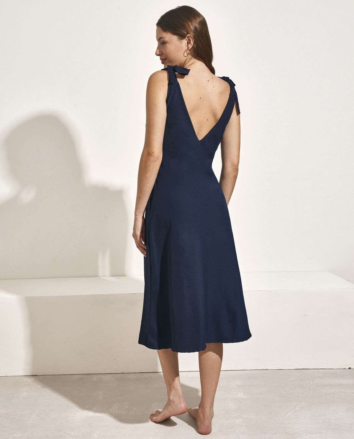 Vestido midi con tirante ancho y anillas insertadas SELMARK