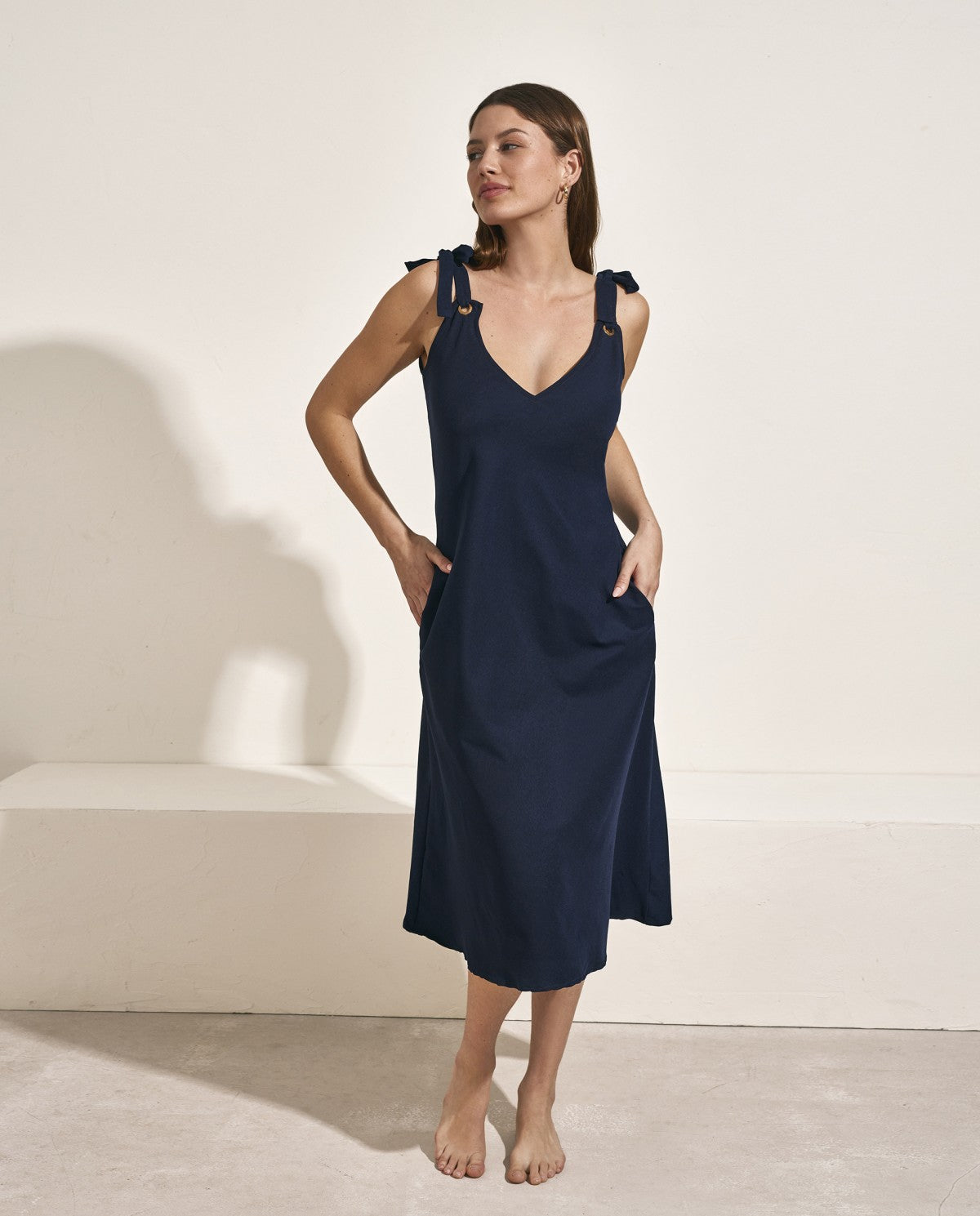 Vestido midi con tirante ancho y anillas insertadas SELMARK