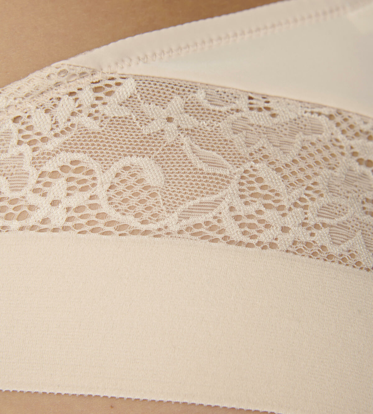Braga bikini Vivid Spotlight Brazilian de TRIUMPH