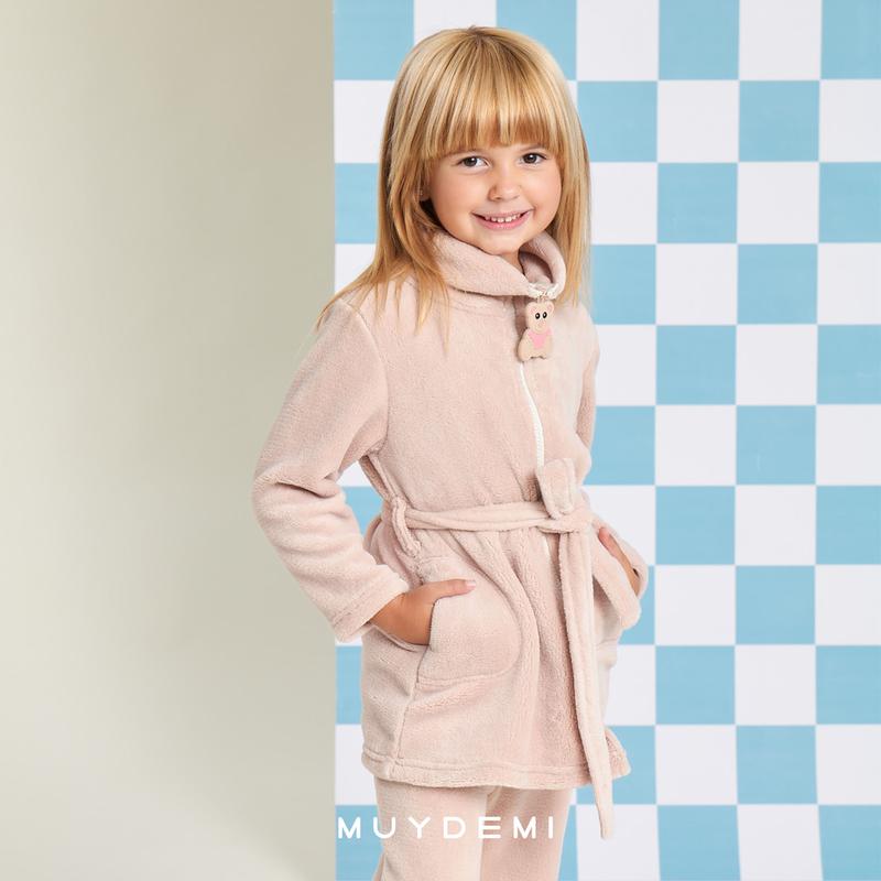 Bata niña coralina con osito bordado en la espalda MUYDEMI