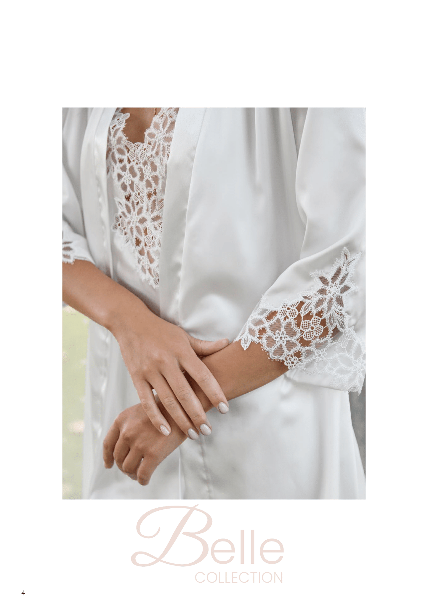 Bata corta de satén colección Bella de Ivette Bridal última unidad talla L