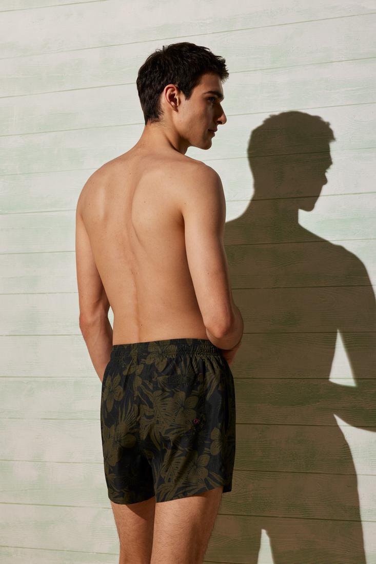 Bañador hombre estampado hojas sobre fondo caqui SECADO RÁPIDO Ysabel Mora