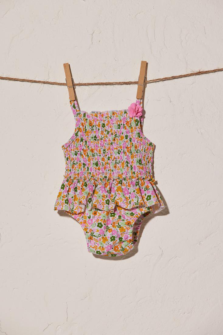Bañador bebé niña volantes y flores pequeñas YSABEL MORA