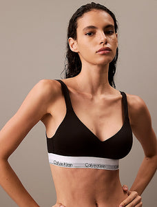 Top SIN AROS estilo deportivo que realza el pecho línea Modern Cotton Calvin Klein