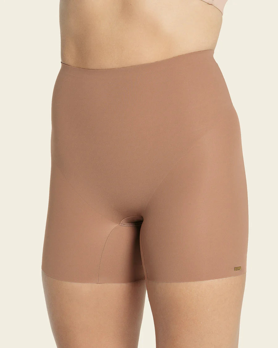 Faja pantalón invisible CON ALMOHADILLA EXTRAIBLE push up levanta glúteos Leonisa