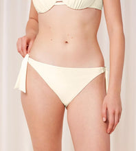 Cargar imagen en el visor de la galería, Braga bikini atada SUMMER GLOW TAI sd TRIUMPH