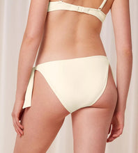 Cargar imagen en el visor de la galería, Braga bikini atada SUMMER GLOW TAI sd TRIUMPH