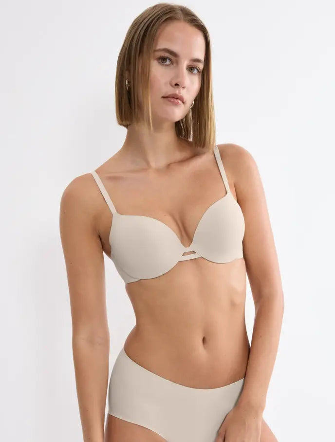 Sujetador con aro flexible y fino relleno colección Body Make up Illusion WHP EX Triumph