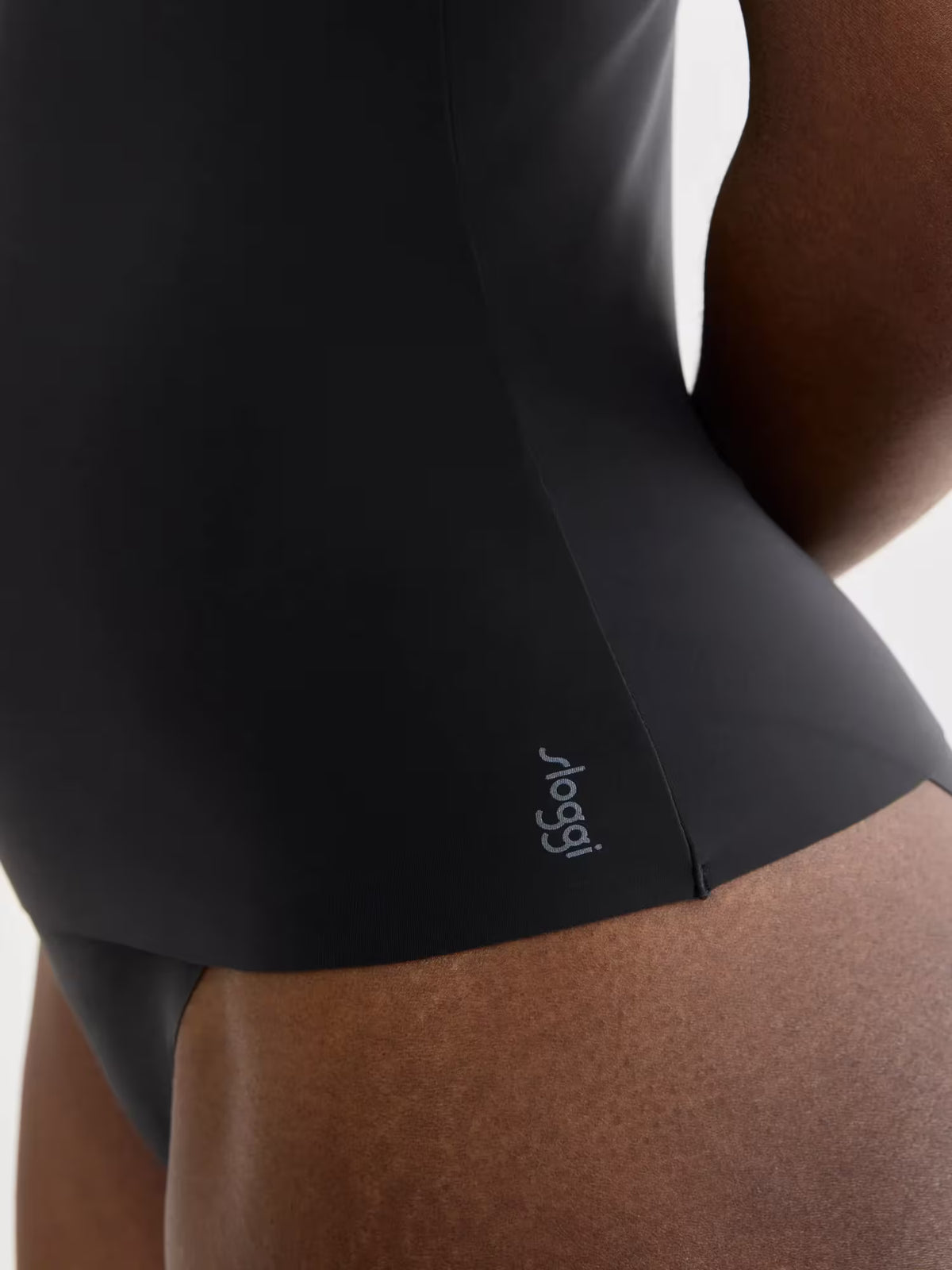 Camiseta tirantes con top integrado sin aros ni costuras ZERO Feel 2.0 SLOGGI