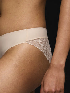 Braga high leg colección Body Make-Up Illusion Lace de Triumph