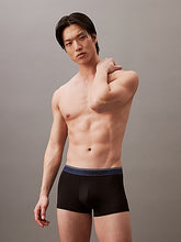 Cargar imagen en el visor de la galería, Pack 3 Boxer Briefs Microfiber Stretch negros-elástico color CALVIN KLEIN