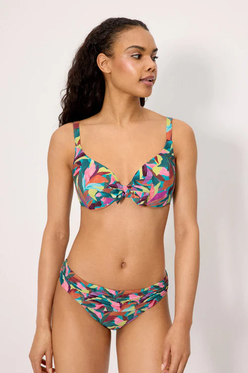 Top bikini reductor con aros estampado hojas COMBINABLE YSABEL MORA copa C