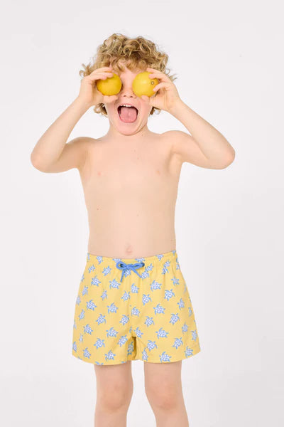Bañador niño corto estampado tortugas amarillo Ysabel Mora