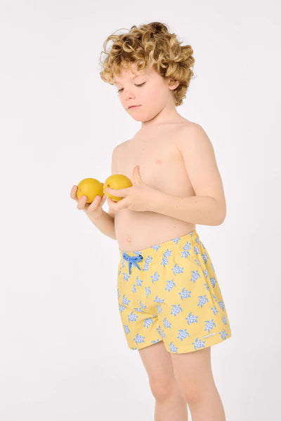 Bañador niño corto estampado tortugas amarillo Ysabel Mora