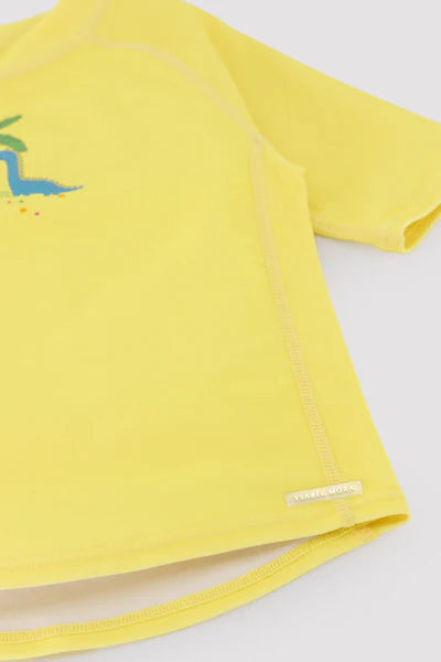 Camiseta de baño bebé dibujo dinosaurio y palmera amarillo Ysabel Mora