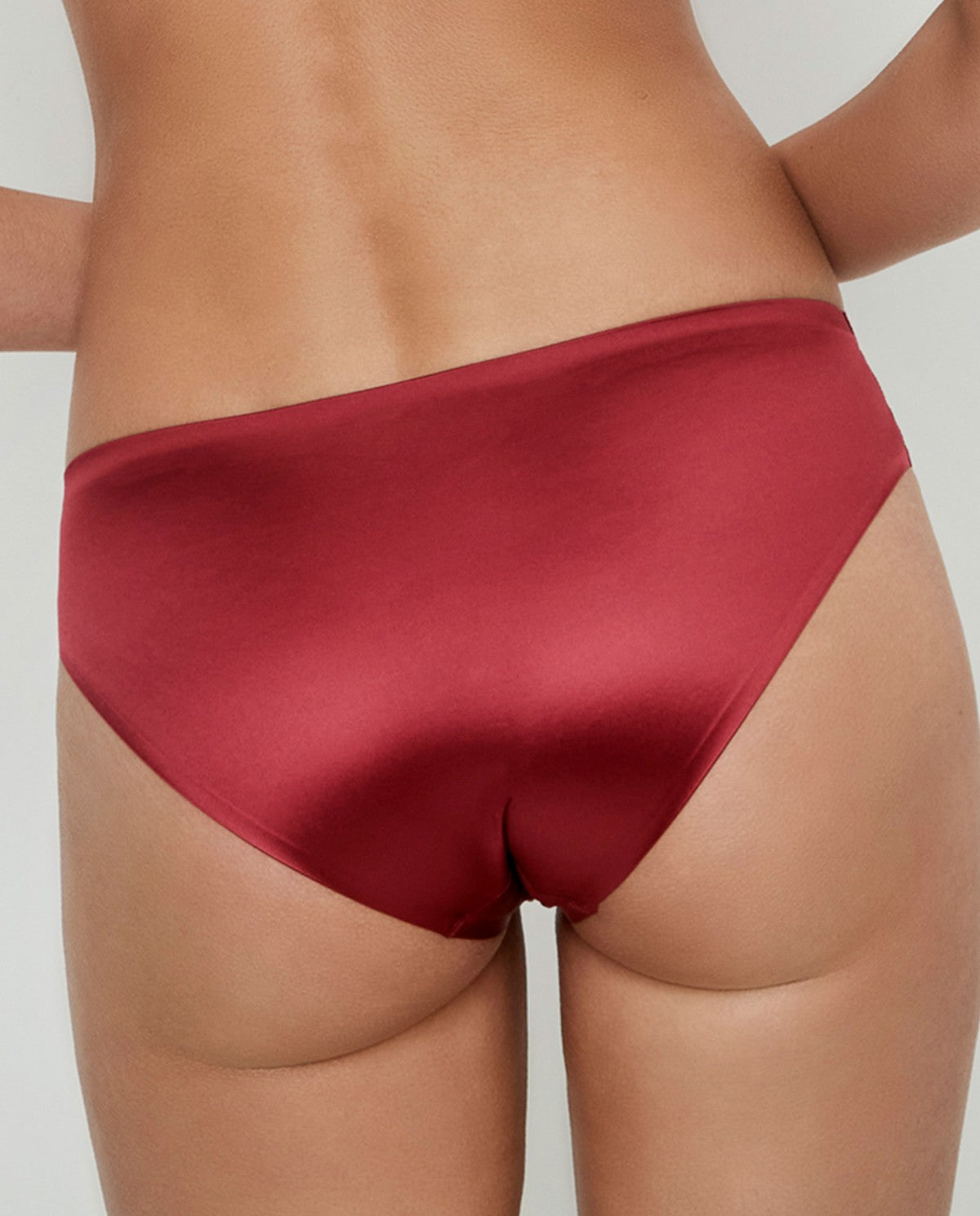 Braga de talle medio roja by Pilar Rubio Selmark