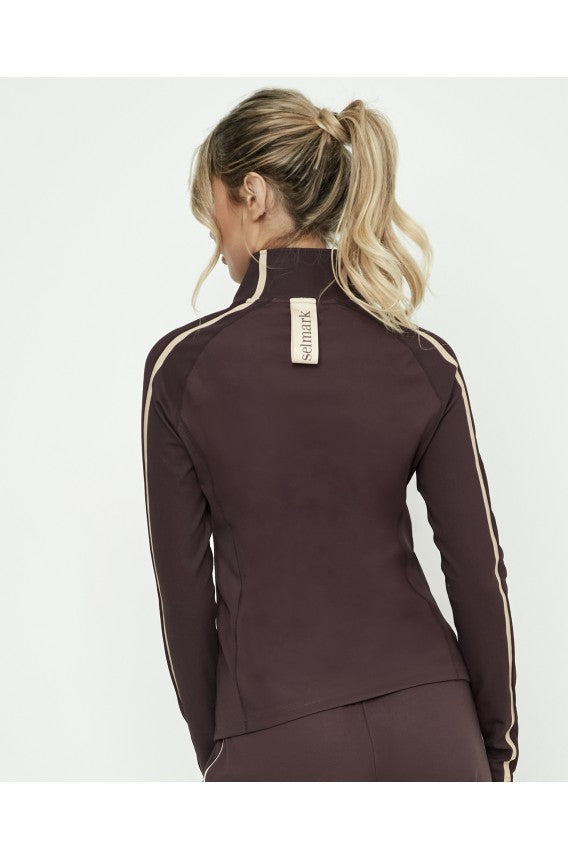 Chaqueta deportiva color marrón colección Pilar Rubio para Selmark