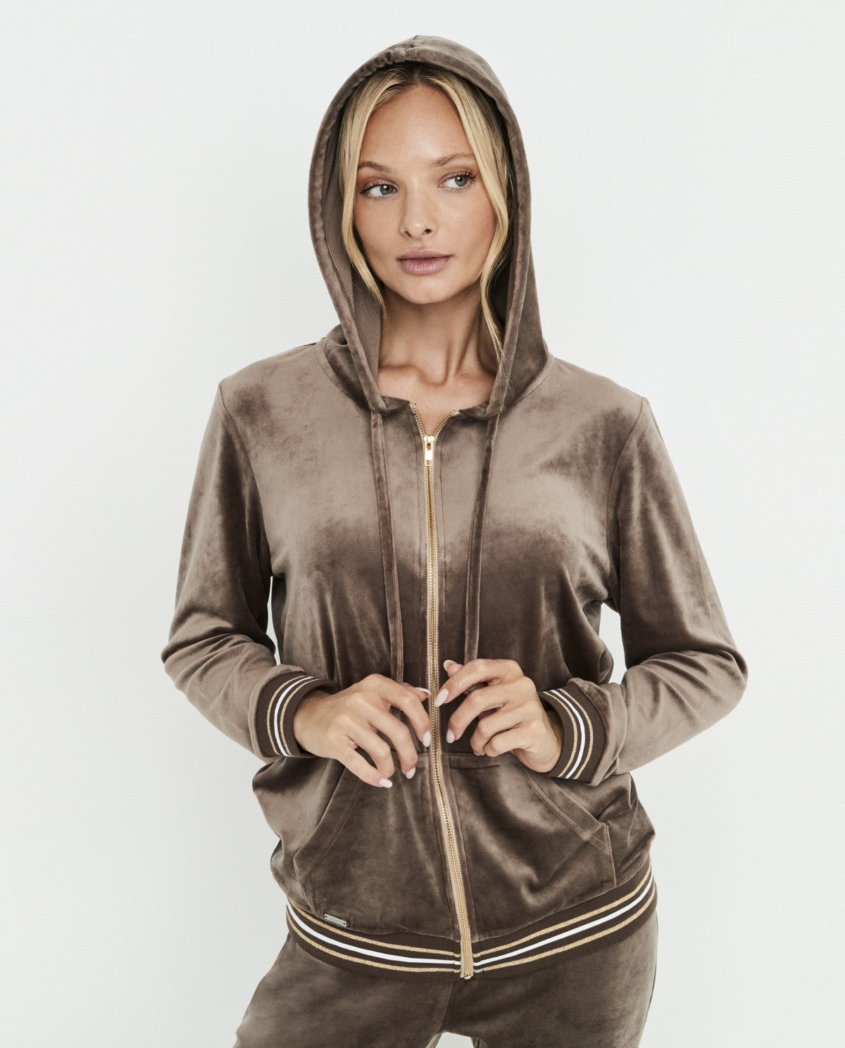 Conjunto terciopelo chaqueta con capucha y pantalón SELMARK