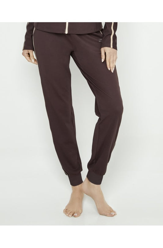 Pantalón jogger marrón colección Pilar Rubio para Selmark