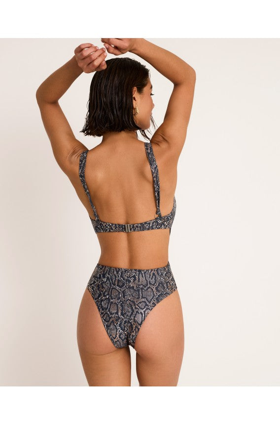 Trikini print serpiente metalizado colección INDIGO Pilar Rubio para SELMARK