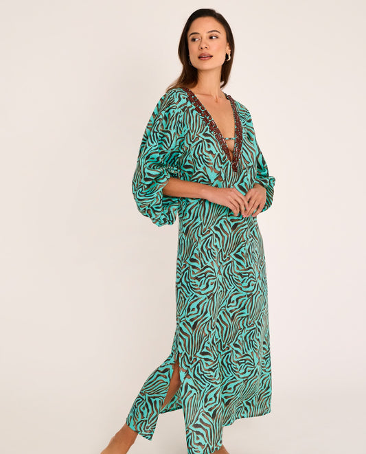 Vestido largo con pedrería en el escote SELMARK