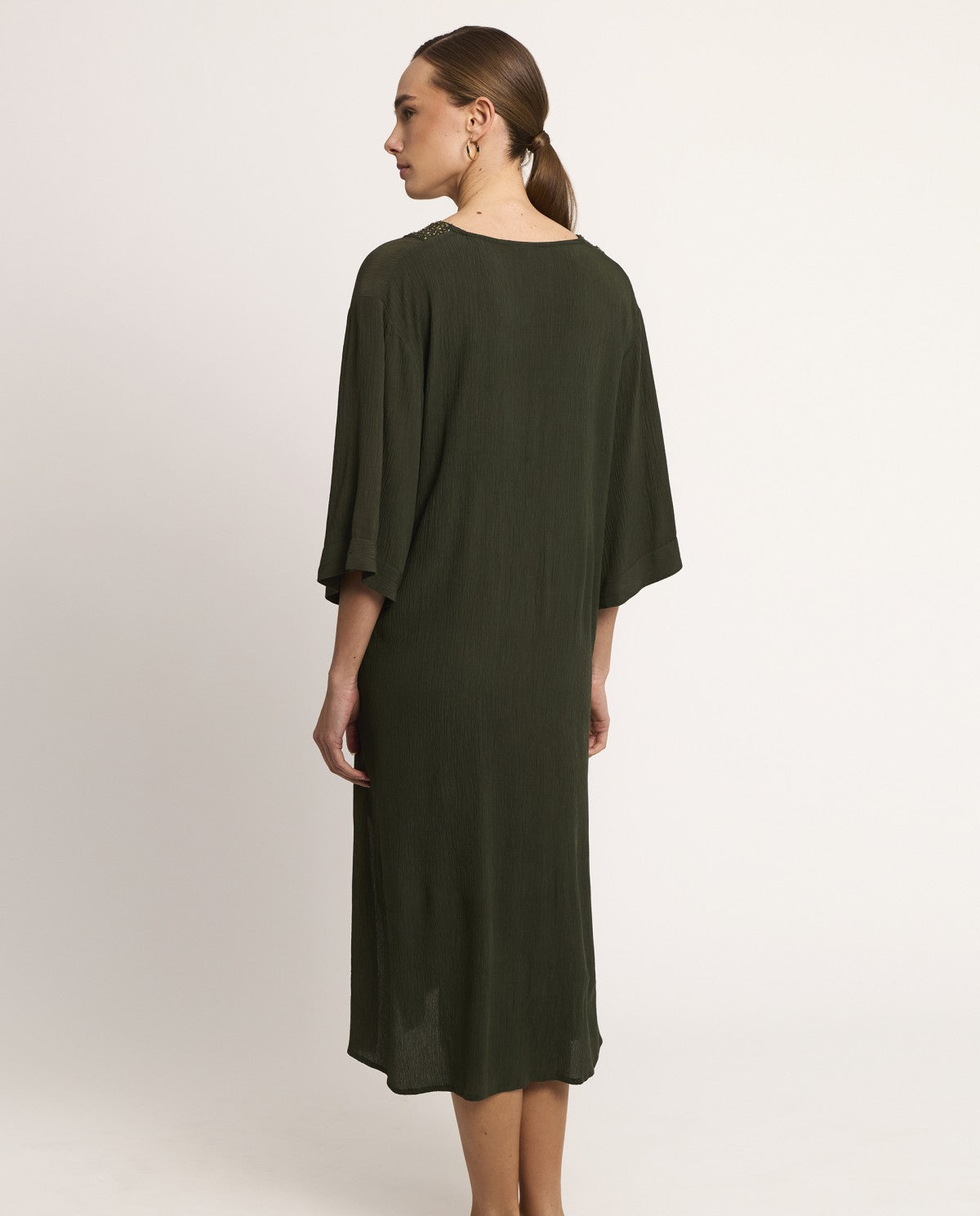 Vestido largo tejido arrugado con escote de pico verde SELMARK