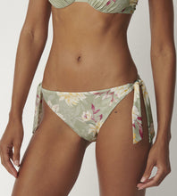 Cargar imagen en el visor de la galería, Braga de bikini Tai anudada en los laterales COMBINABLE Botanical Leaf de Triumph