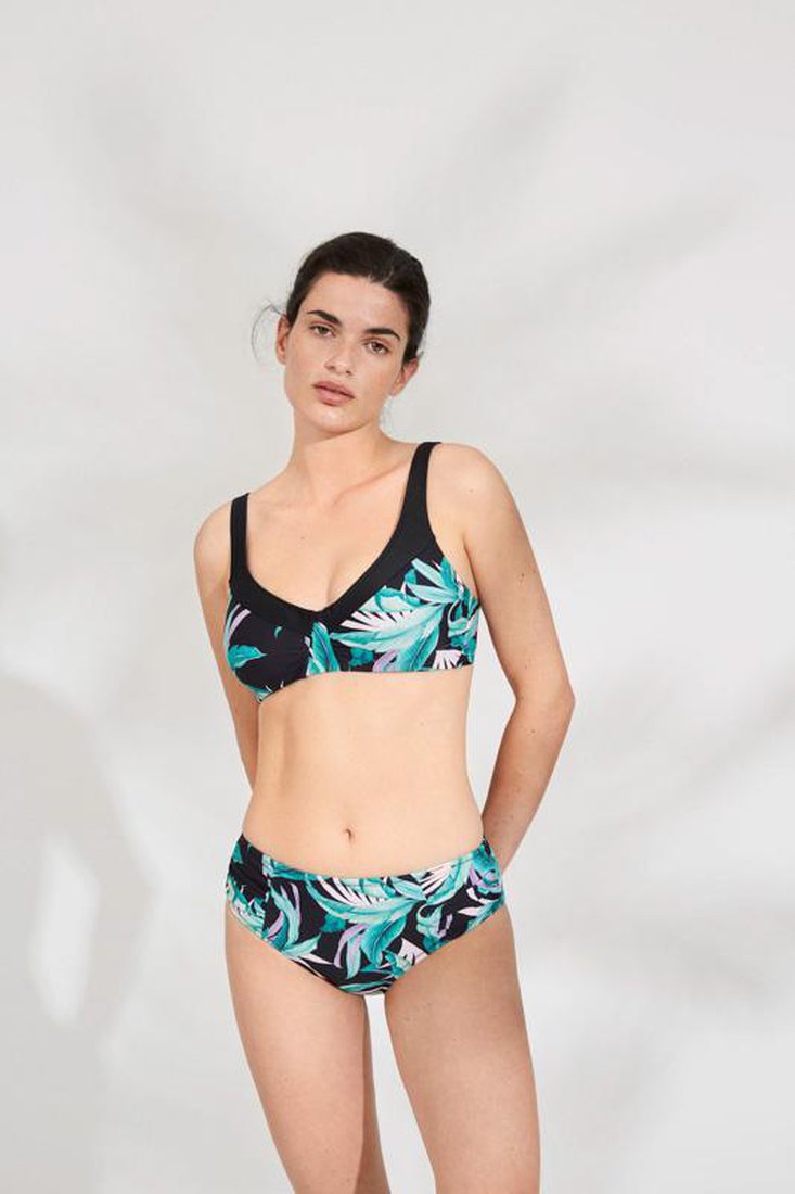 Bikini con sujetador REDUCTOR y braga alta estampado hojas sobre fondo negro copa D YSABEL MORA