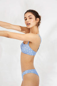 Top de bikini bandeau COMBINABLE azul estampado de margaritas YSABEL MORA