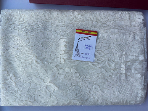 Mantilla de encaje tamaño grande 120x240 cm Artesanía Pertíñez