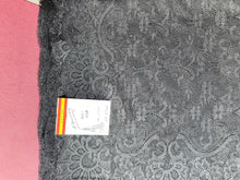 Cargar imagen en el visor de la galería, Mantilla de encaje NEGRA tamaño grande 130x250 cm Artesanía Pertíñez