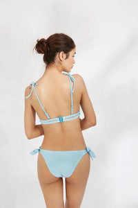 Top de bikini COMBINABLE corte triángulo sin aros estampado rayas azules YSABEL MORA
