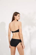 Cargar imagen en el visor de la galería, bikini negro de copa d con braga alta ysabel mora 2022